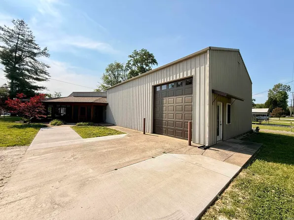 716 E Gough Ave, Boonville, IN 47601
