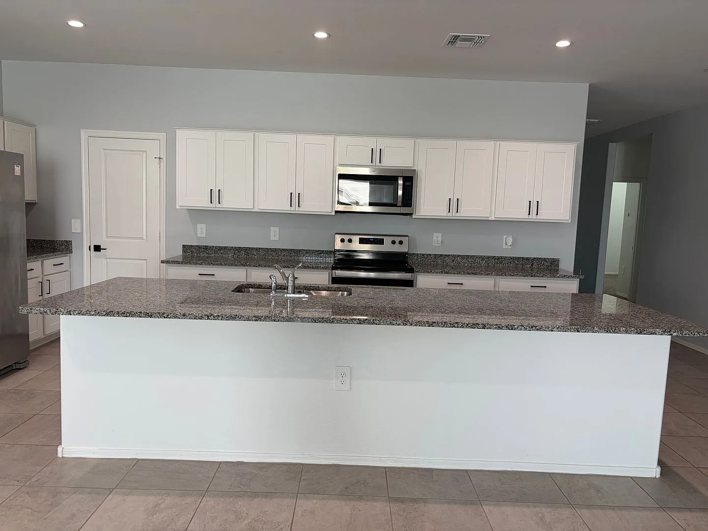 Move In By 10/15/2026- Move In Special: 2 Weekes Off Rent San Alvarez M — Photo 3