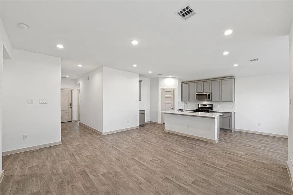 3 bed, 2.0 bath, $2,550 — Photo 3