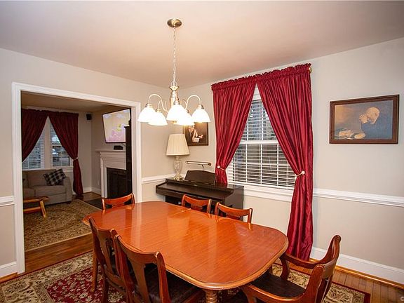 3rd image of 10132 Dakins Dr