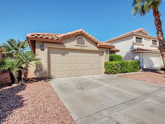3rd image of 1049 W Cantebria Dr