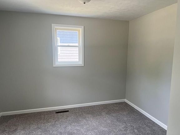 4th image of 318 N Oakdale Ave