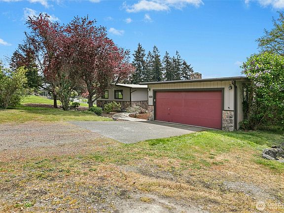 3rd image of 1236 Crescent Drive