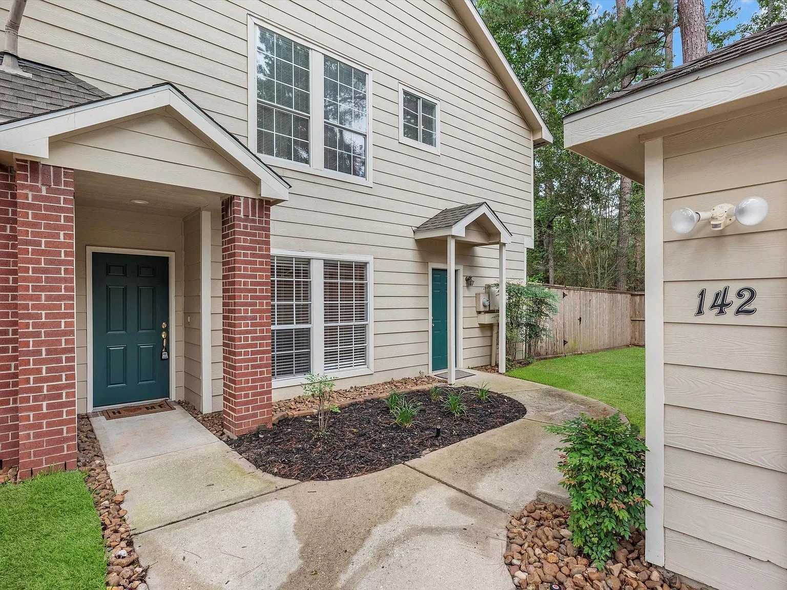 2 bed, 2.0 bath, 1233 sqft, $1,950 — Photo 3