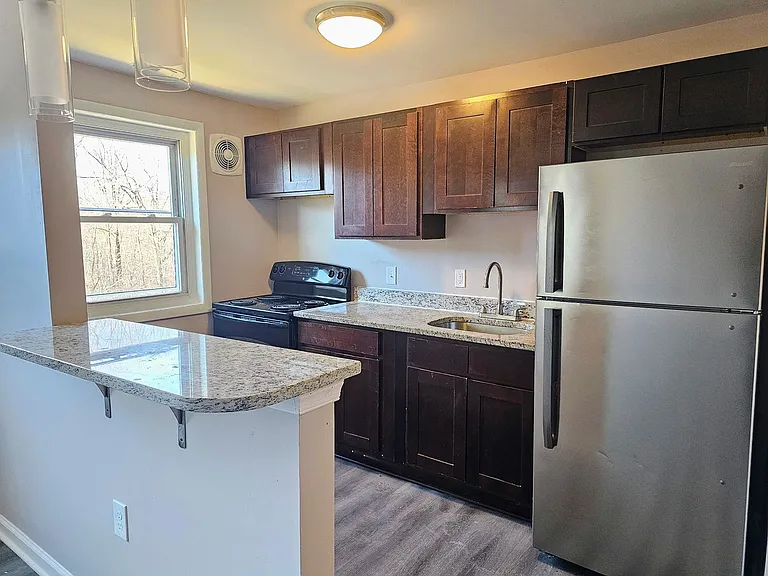 Wildwood Gardens Apartments — Photo 9