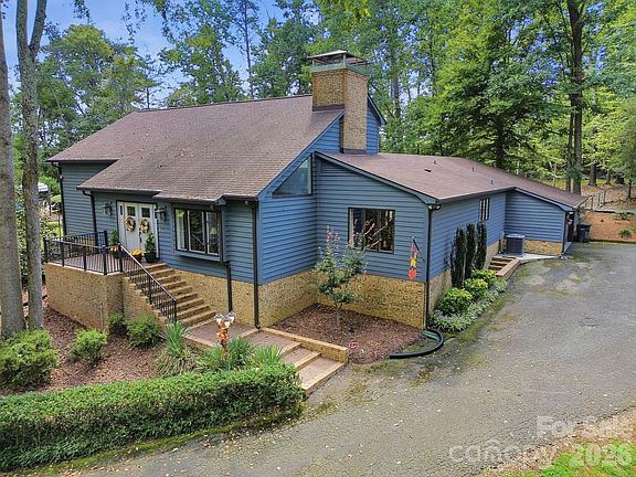 2nd image of 211 Lamplighter Ln
