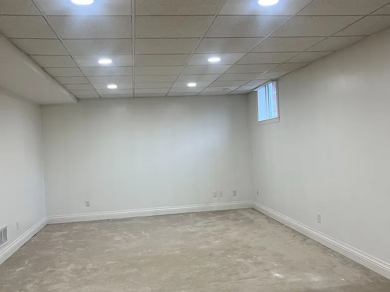 74 Creanona Blvd #BASEMENT — Photo 11