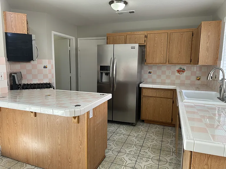 4160 Country Garden Ave — Photo 7