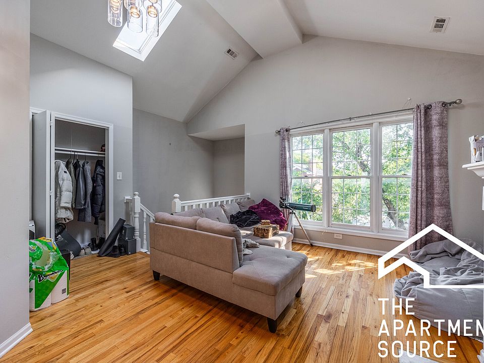 1st image of 842 N Wood St APT 3