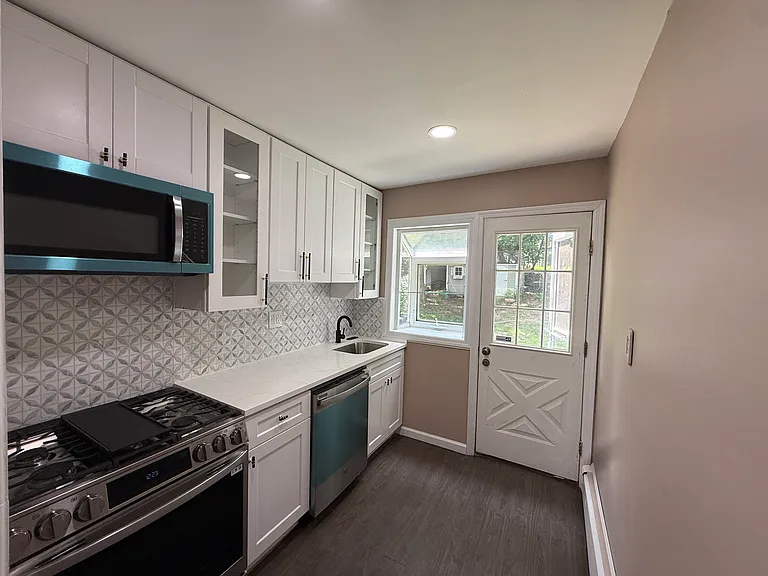 25 Van Wagoner Ave — Photo 5