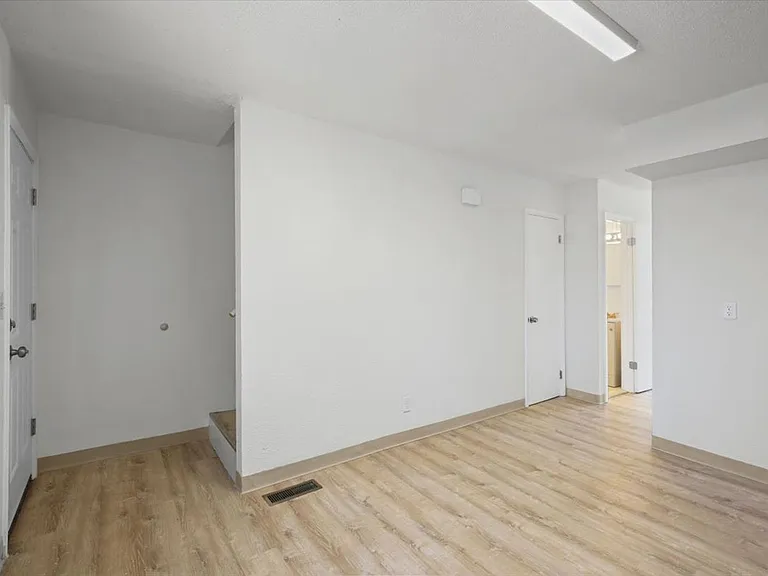 1903 Peach St — Photo 17