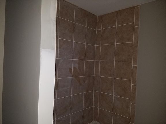 3rd image of 4960 Central Dr APT B