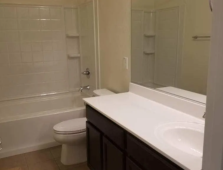 7224 S 33rd Ln — Photo 2