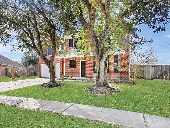 3rd image of 16042 Cedar Gully Dr