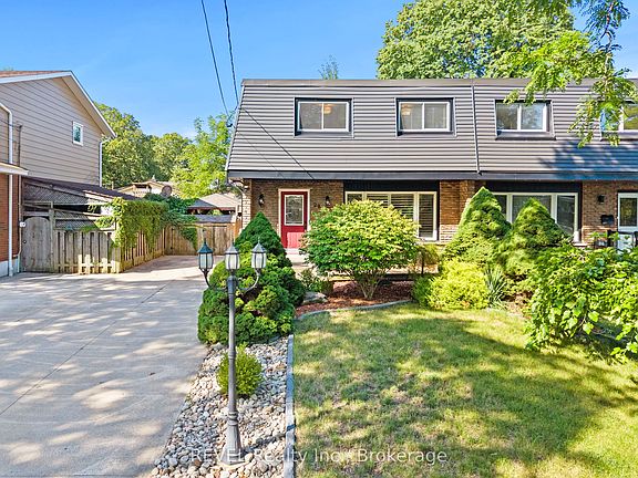 3rd image of 28 Black Knight Rd