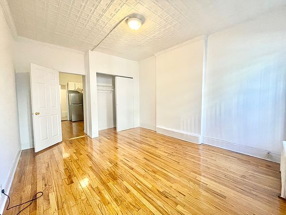 5th image of 321 E 88th St APT 12