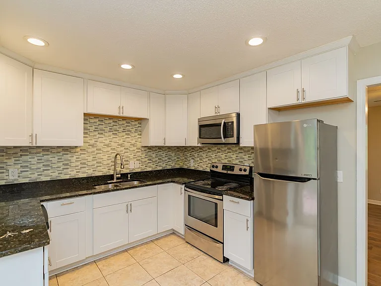 37 Anderson Rd — Photo 8