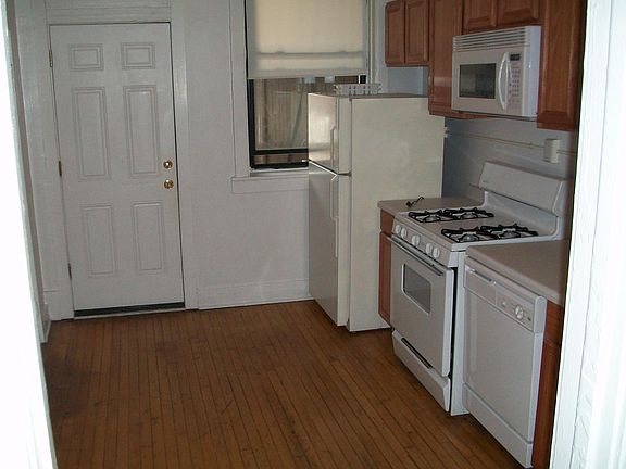 2nd image of 4010 N Kenmore Ave #12-B