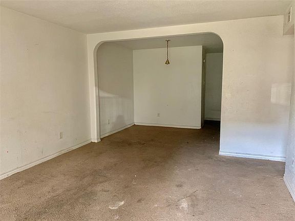 4th image of 5625 Antoine Dr #1211