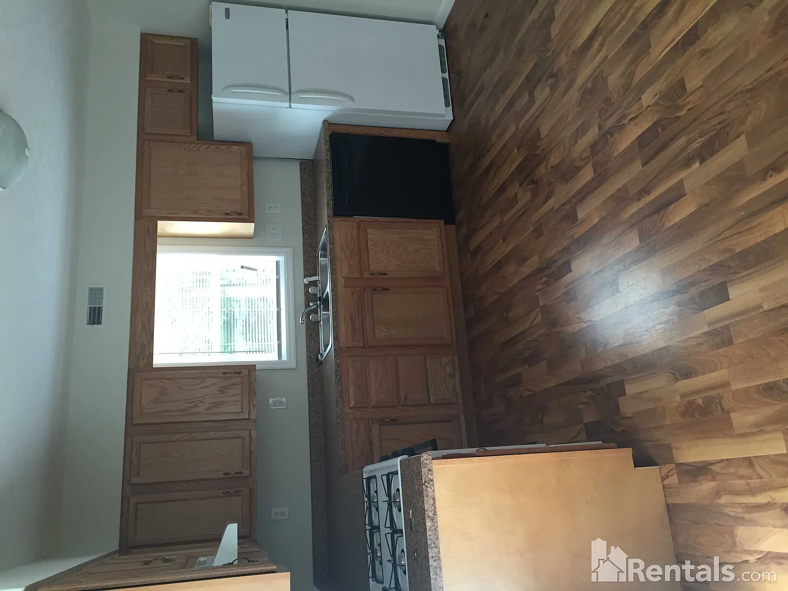 1408 E Hillside Dr photo 1