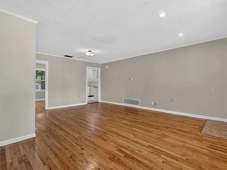 1030 N Isla St — Photo 14