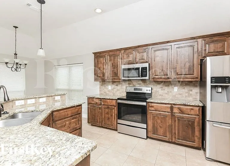 612 Zachary Dr — Photo 5