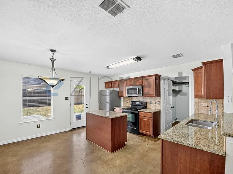 1012 Triple Crown Dr — Photo 6