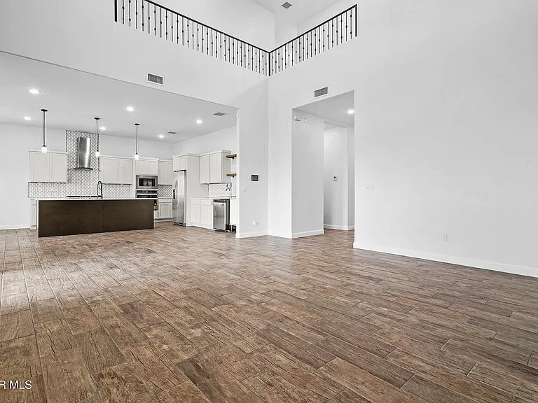 979 Airship Pl — Photo 13