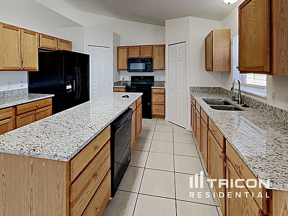 5th image of 11 Alicante Ct