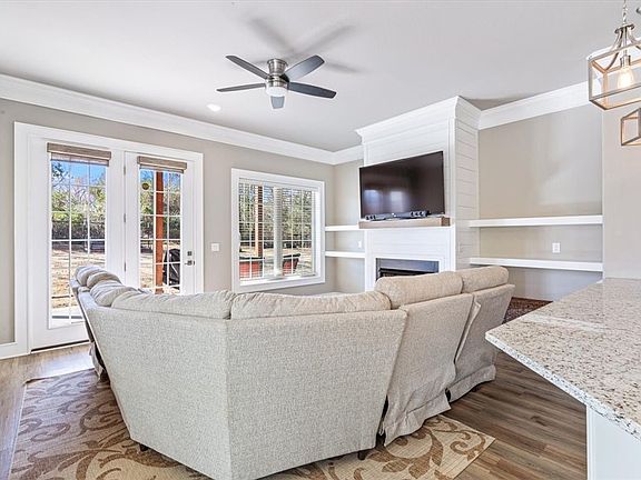 4th image of 1 Airton Cir