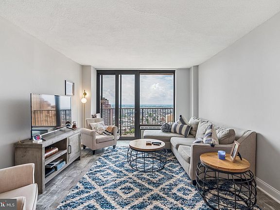 2nd image of 1420 Locust St APT 31L