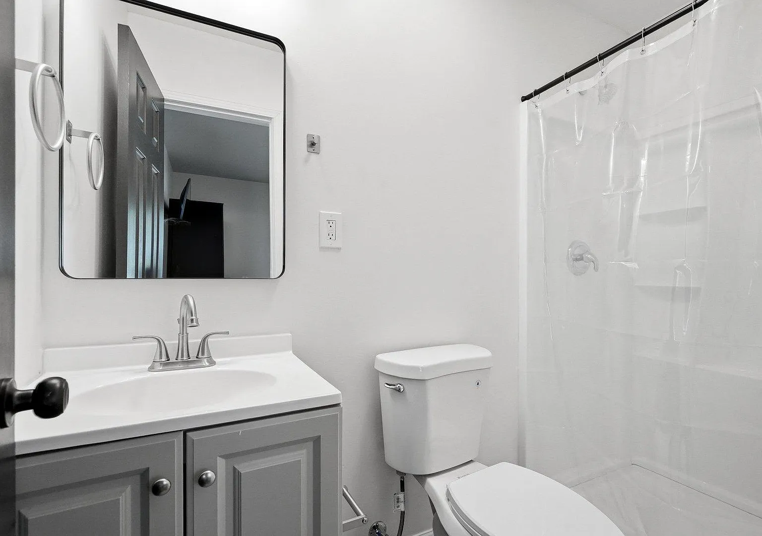 4 bed, 7.0 bath, 2105 sqft, $1,087 — Photo 3