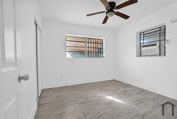 14600 NE 14th Ave #2 — Photo 5