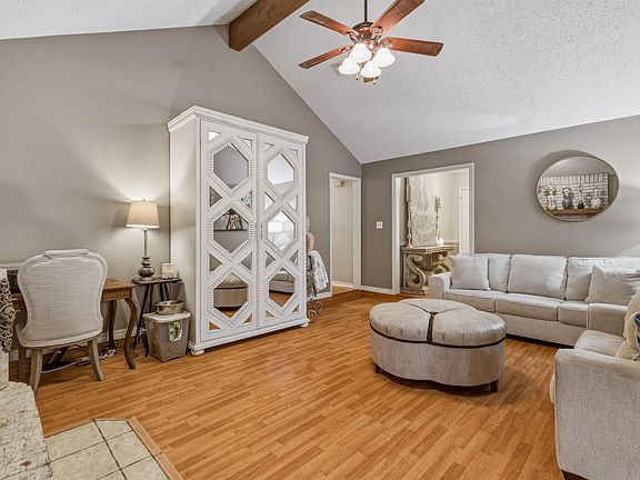 5th image of 106 Mohawk Cir