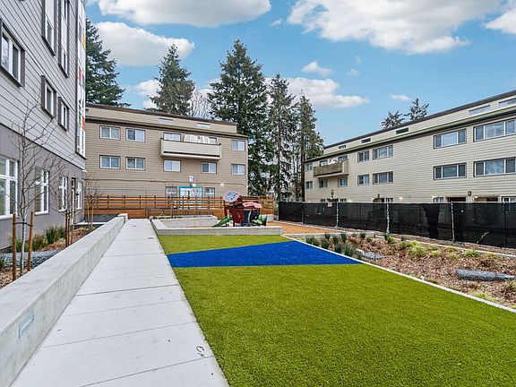 4th image of 1801 E Yesler Way #411