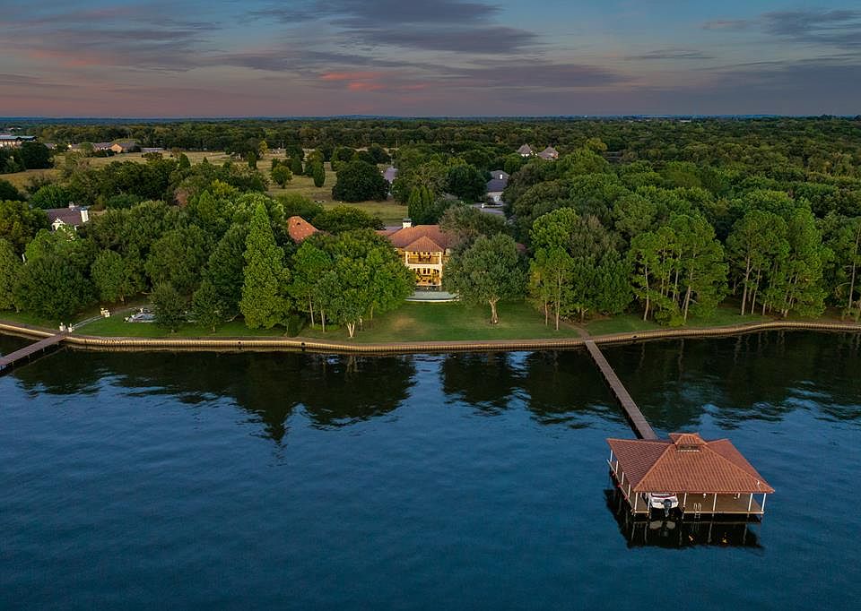 1st image of 133 Lakeside Ct
