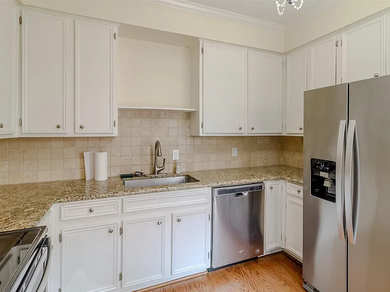 4520 Glenwick Ln — Photo 13