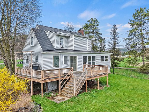 4th image of 575 Ithaca Rd