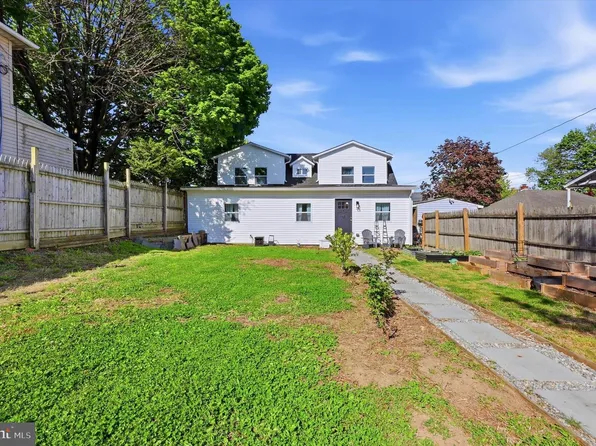 1814 Market St, Upper Chichester, PA 19061
