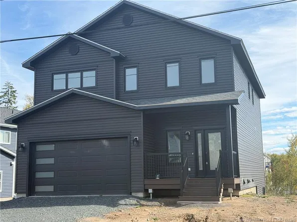 39 Winterberry Dr, Fredericton, NB E3C 0M3