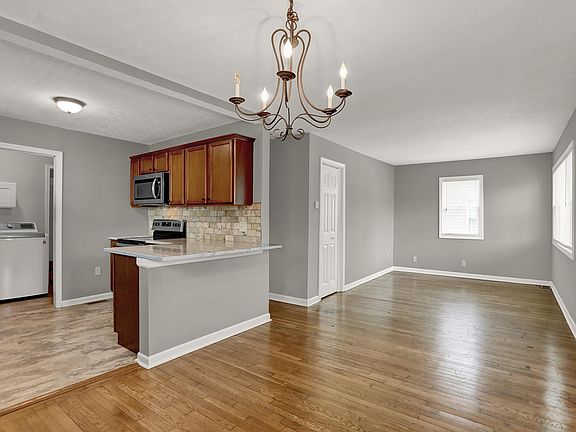 5th image of 4249 Rookwood Ave