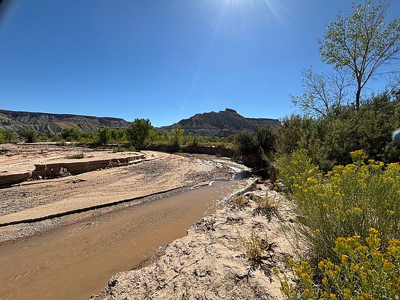 3rd image of 1950 E Highway 24