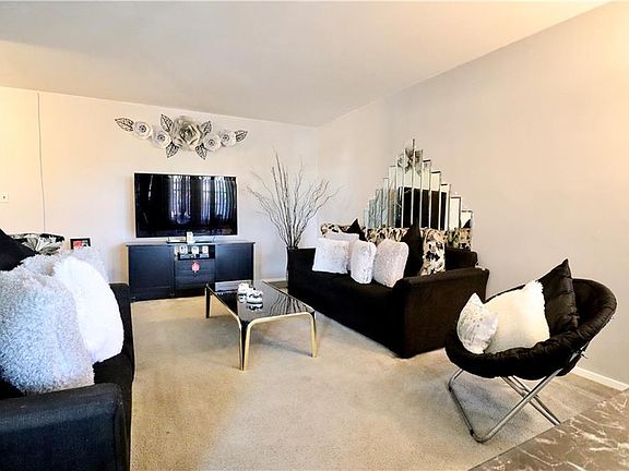 3rd image of 2483 W 16th St APT 2E