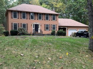 28 Virginia Rd, Tyngsboro, MA 01879