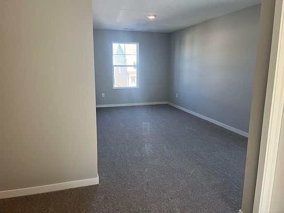 5th image of 273 Sandburg Dr