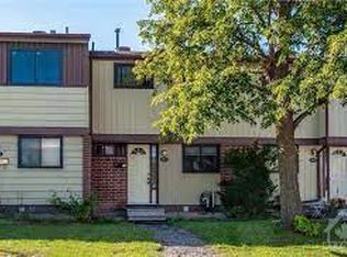 57 Foxfield Dr #C, Ottawa, ON K2J1L7