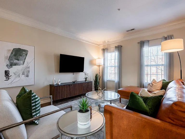 Easton Commons Apartments and Townhomes — Photo 9