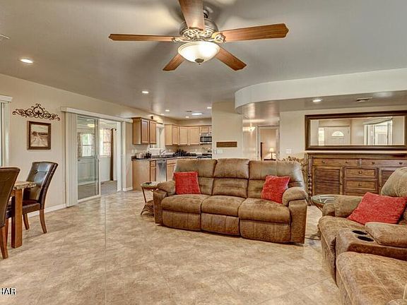 4th image of 1939 Pine Ln