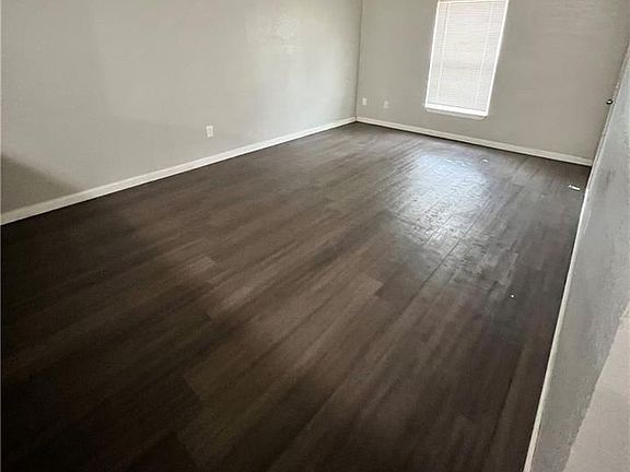 4th image of 6202 Erskine Dr