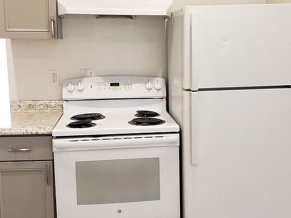 4th image of 309 6th St #309